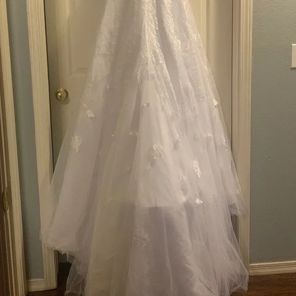 OLEG CASSINI WEDDING DRESS - Picture 4 of 6